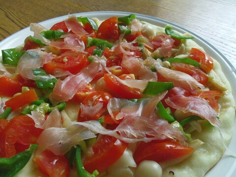 生ハムと野菜のクリスピーピザ♪